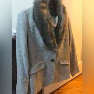 Beautiful wool jacket. Fur color